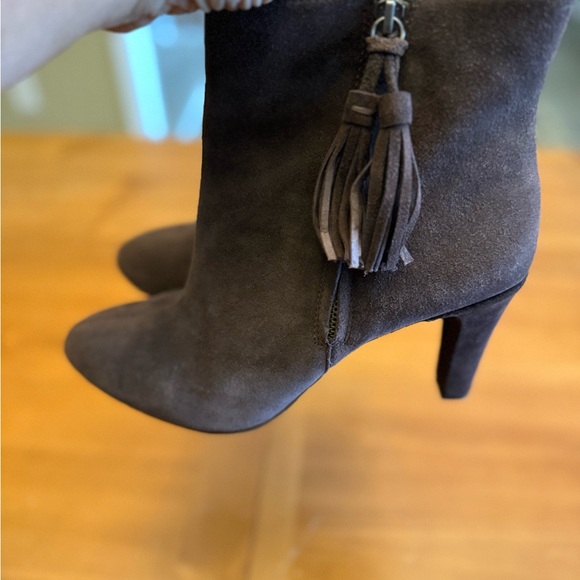 Elegant Anne Klein Ankle Boots "Caroline" 9M Brown Suede Tassel & Side Zip Chic - Picture 8 of 11